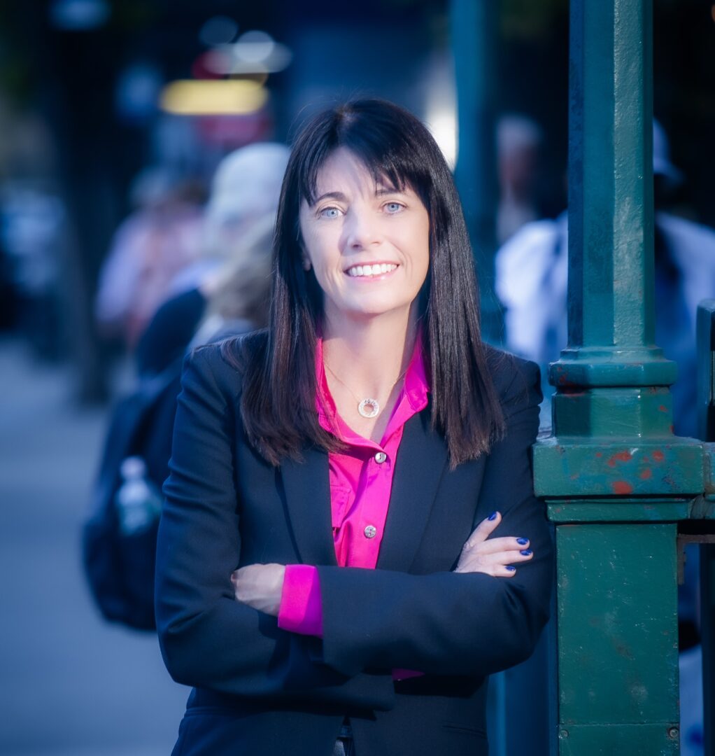 rebecca-sausner_headshot-2